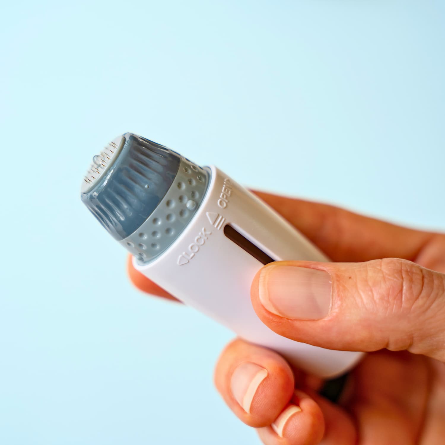 Beautimate Adjustable Hydra Stamp with 24 stainless steel microneedles and 10ml glass serum chamber