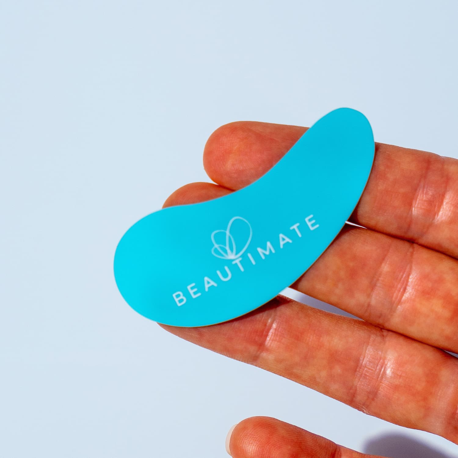 Air-drying silicone eye patches after cleansing for next use