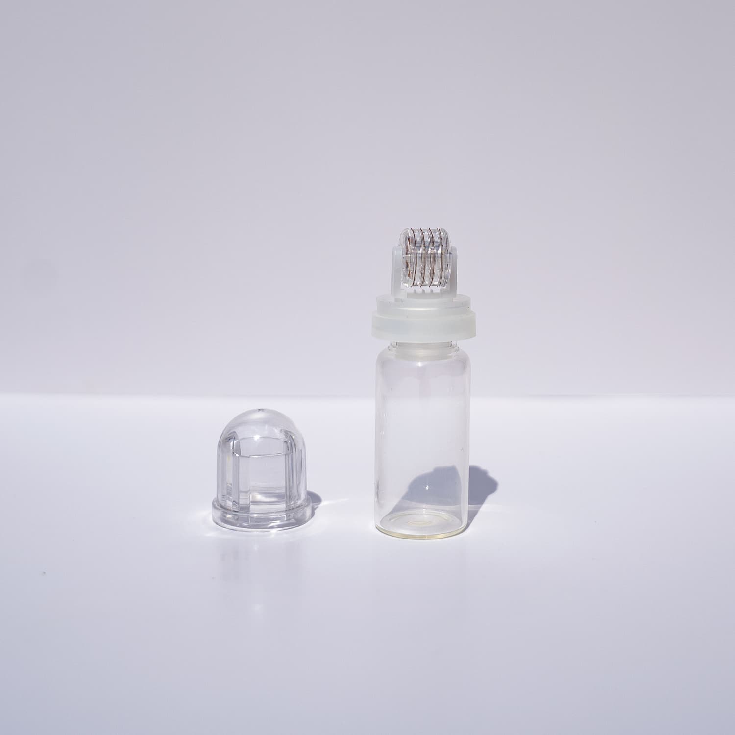 Beautimate Hydra Roller tip dispensing serum through microneedles during application