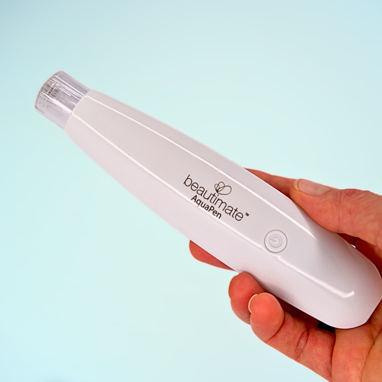 Beautimate Aqua Pen device microneedling in session
