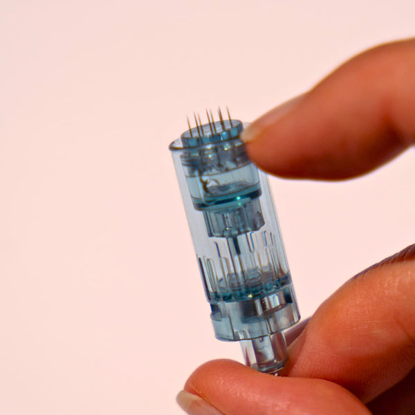 Close-up of 16-pin microneedling cartridge for Dr. Pen M8 – designed for collagen and skin rejuvenation