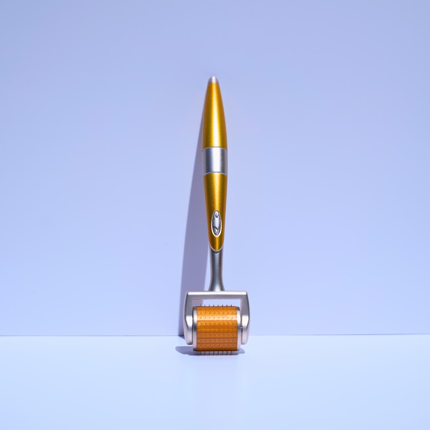 Beautimate 192-needle microneedling roller with ergonomic handle for at-home skincare