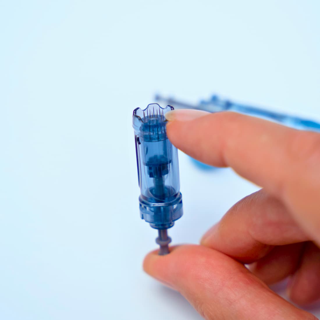 Holding a Beautimate microneedling Dr Pen M8 cartridge – ergonomic and hygienic single-use design