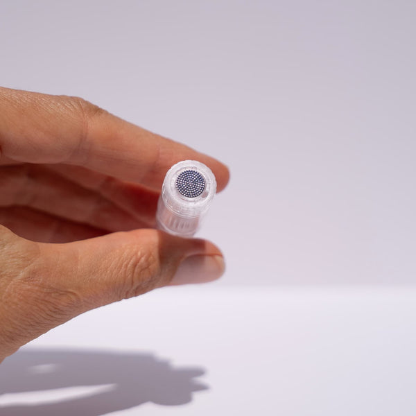 Nano Hydra Pen cartridge for serum delivery without needle penetration